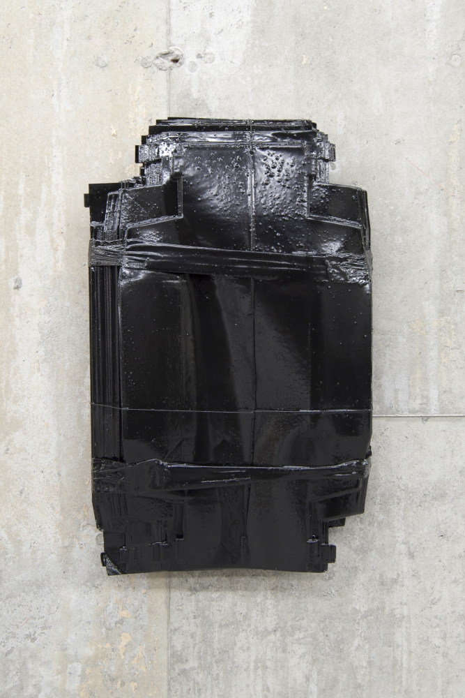Helmut Lang
Untitled, 2014
cardboard, tape, string, resin and pigment
29 1/2 x 18 1/2 x 6 1/4 inches (75 x 47 x 16 cm)&amp;nbsp;
SW 15013&amp;nbsp;
Private Collection